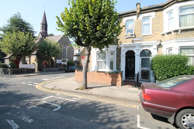 2 bed property in Vaughan Road, London